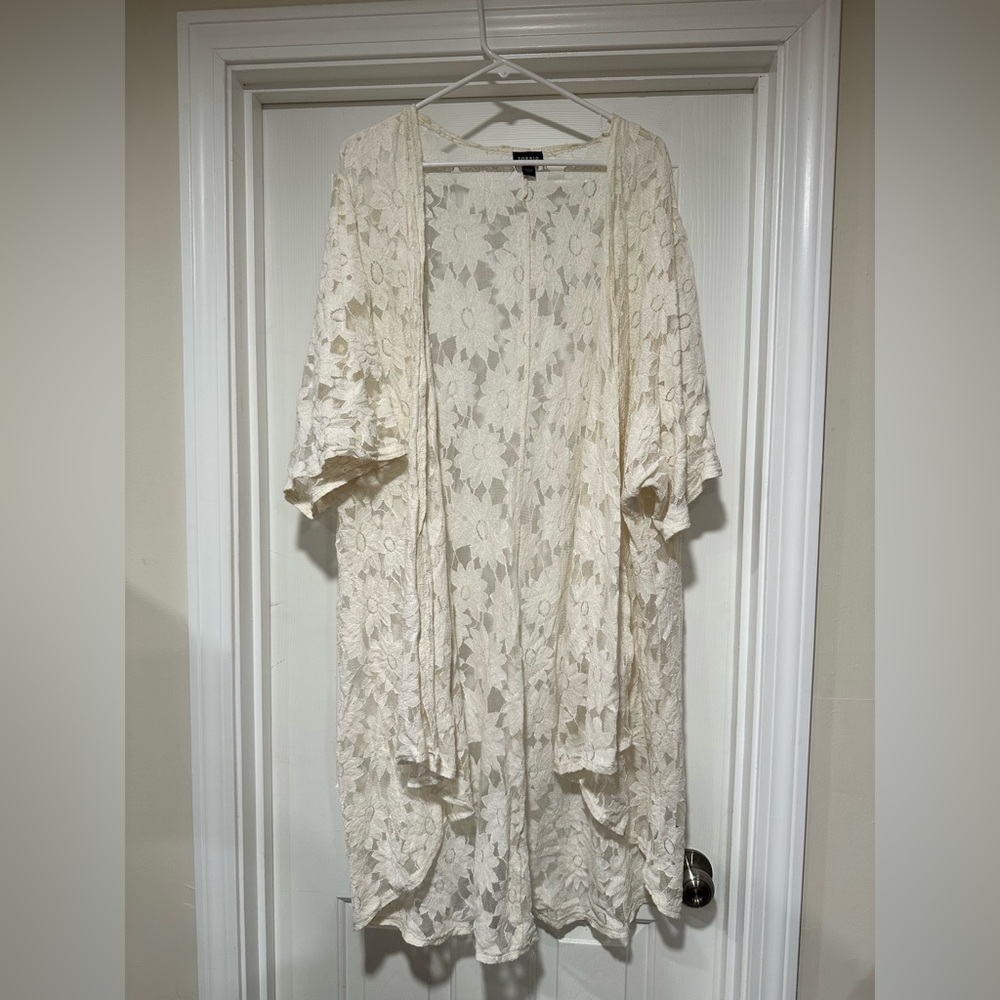 Torrid size 4 cream colored flower lace kimono